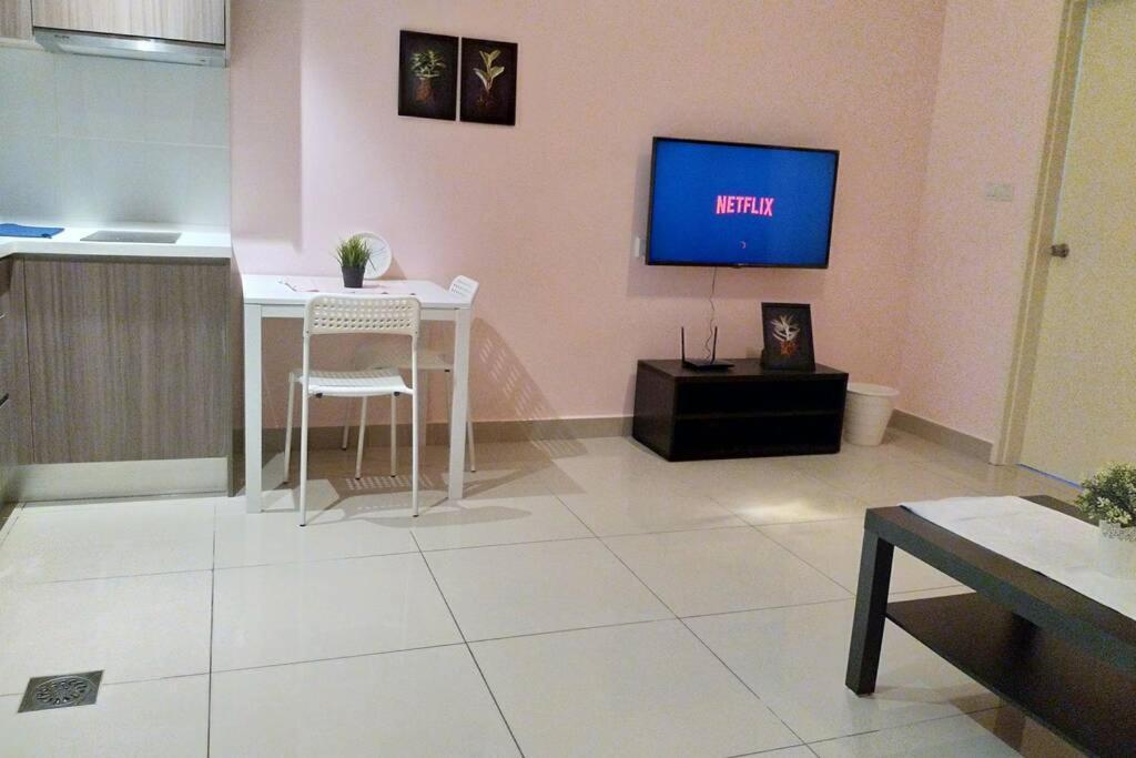 Hb1512- Hyve Unit, View, Cyberjaya, Free Wi-fi, Free Parking, Netflix,pool, 3038 *