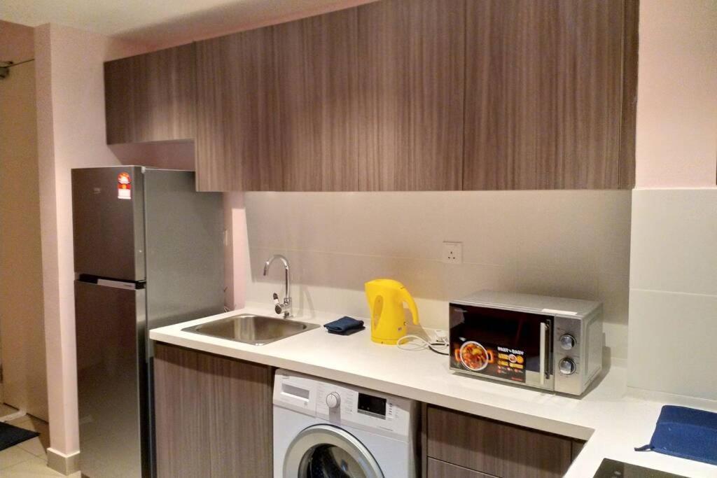 Hb1512- Hyve Unit, View, Cyberjaya, Free Wi-fi, Free Parking, Netflix,pool, 3038 *