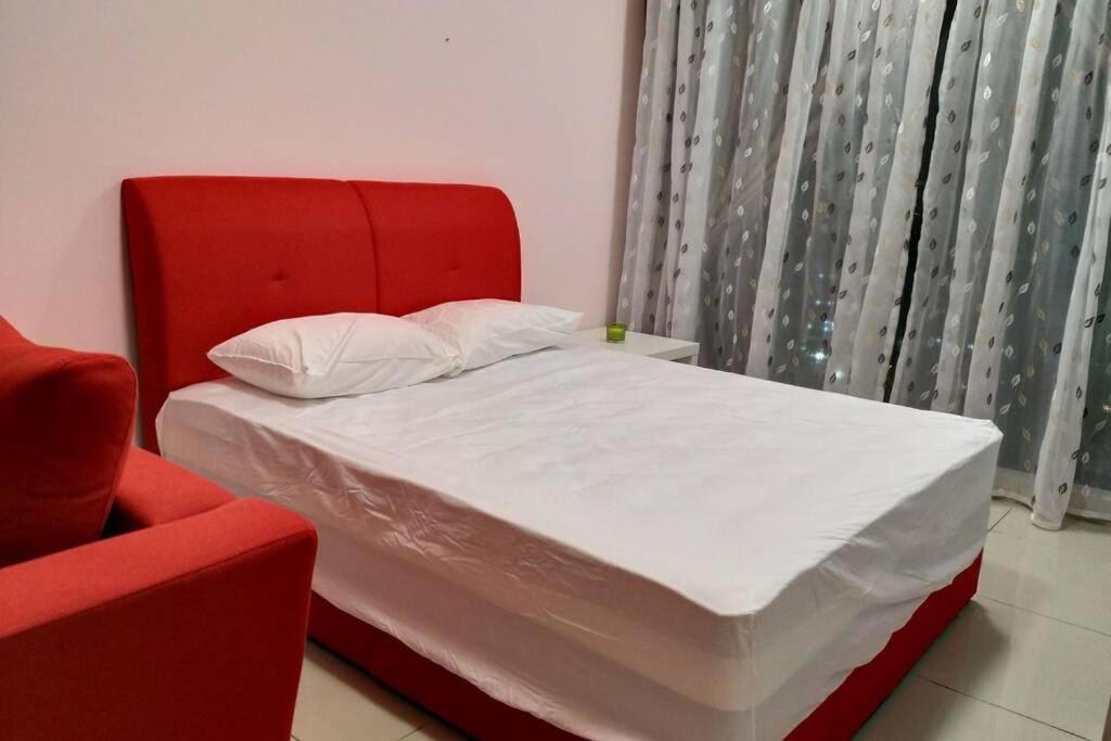 Hb1512- Hyve Unit, View, Cyberjaya, Free Wi-fi, Free Parking, Netflix,pool, 3038 *