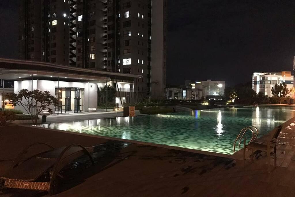 Hb1512- Hyve Unit, View, Cyberjaya, Free Wi-fi, Free Parking, Netflix,pool, 3038