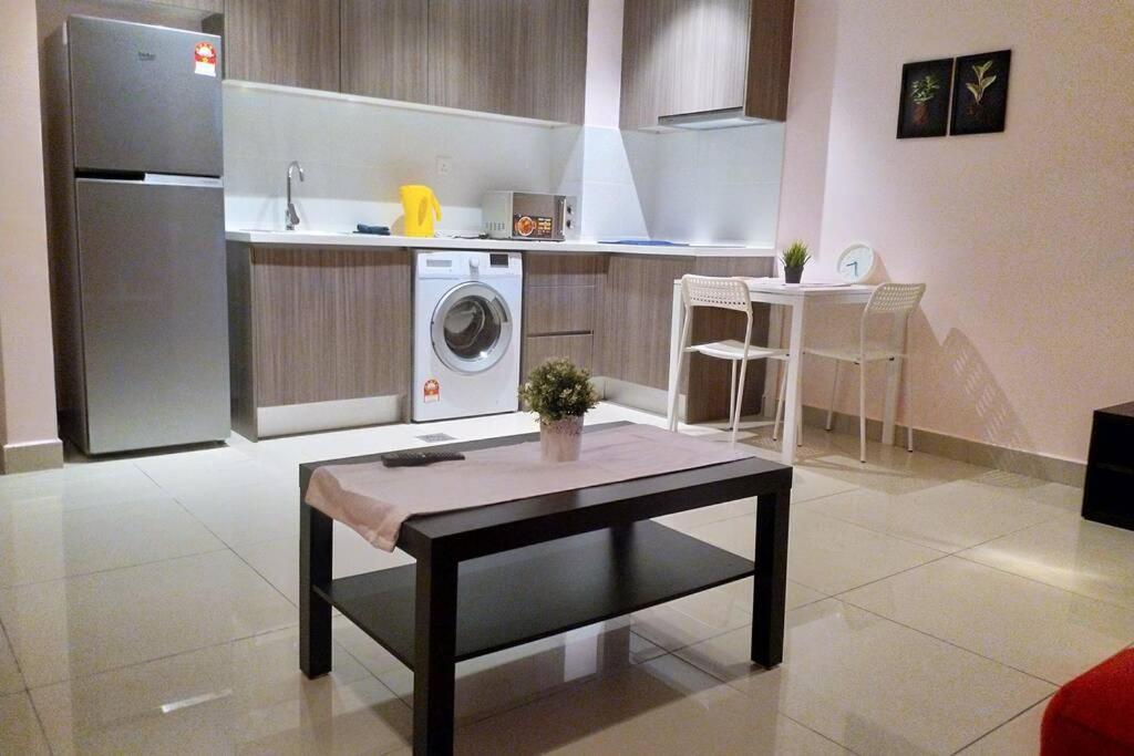 Apartment Hb1512- Hyve Unit, View, Cyberjaya, Free Wi-fi, Free Parking, Netflix,pool, 3038 *