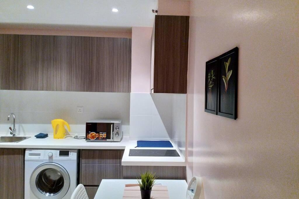 Hb1512- Hyve Unit, View, Cyberjaya, Free Wi-fi, Free Parking, Netflix,pool, 3038 Apartment *