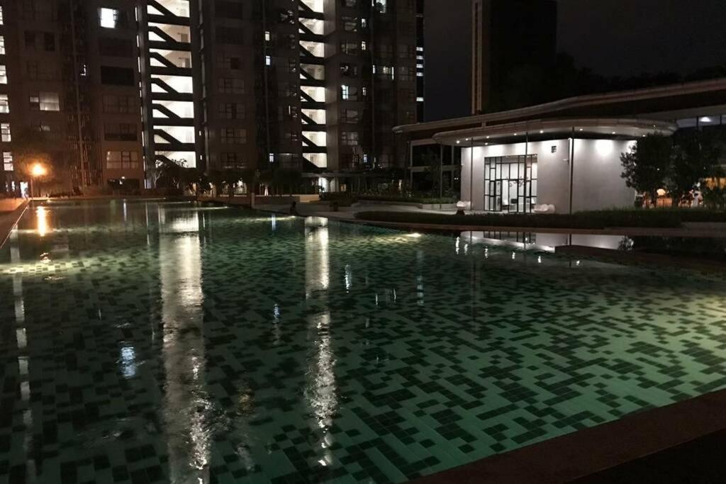 Hb1512- Hyve Unit, View, Cyberjaya, Free Wi-fi, Free Parking, Netflix,pool, 3038 Apartment Cyberjaya